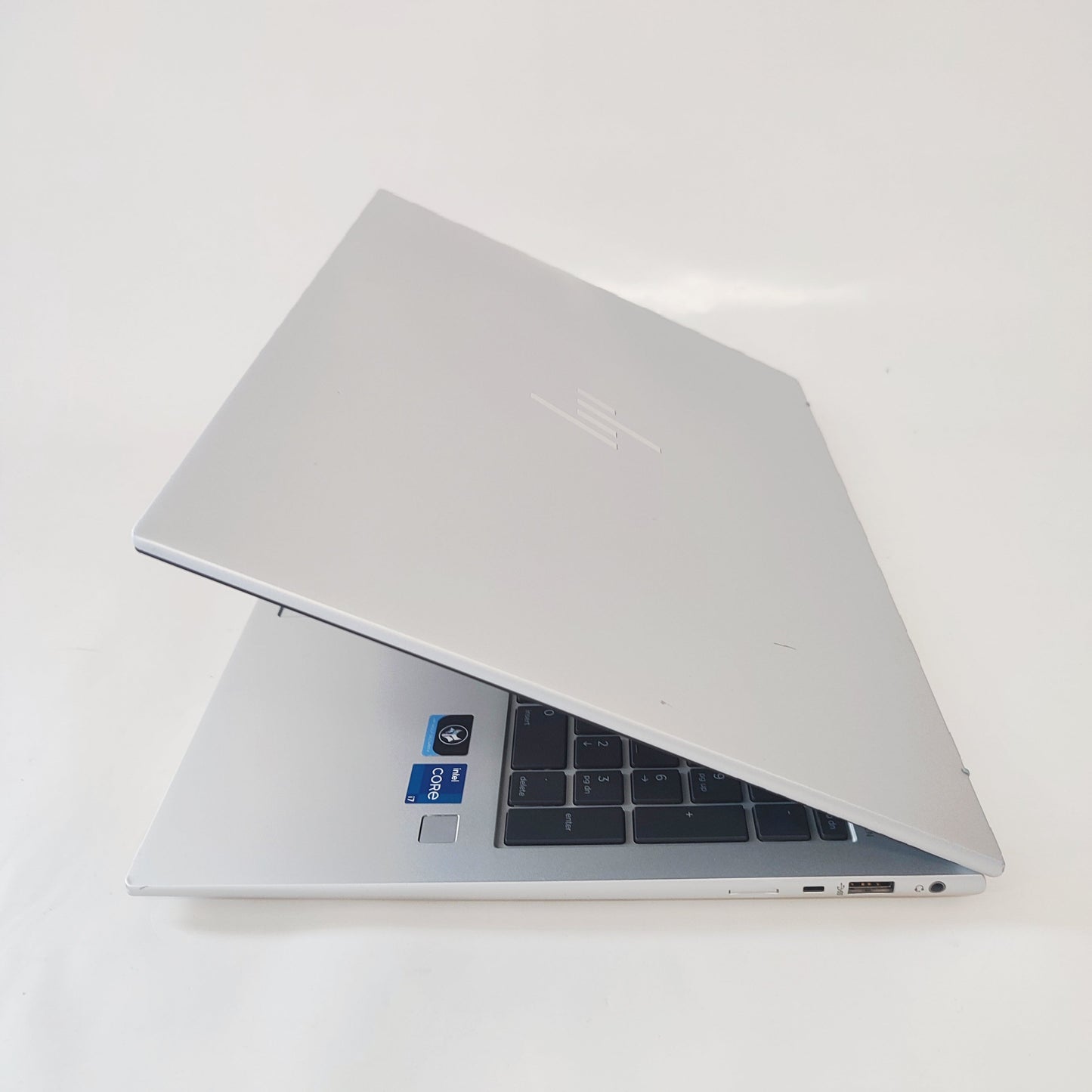 HP EliteBook 860 G9/i7-1255U/16ГБ/500ГБ SSD/Intel Iris/16″ WUXGA/ID: 27939