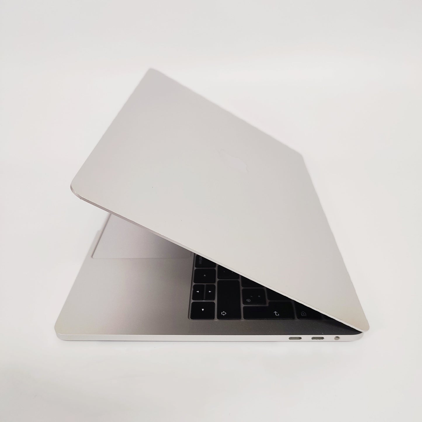APPLE MacBook Pro A1989 (2018) sudrabs/i5-8259U/16GB/500GB SSD/Intel HD Graphics/13.3″ Retina/ID: 25245
