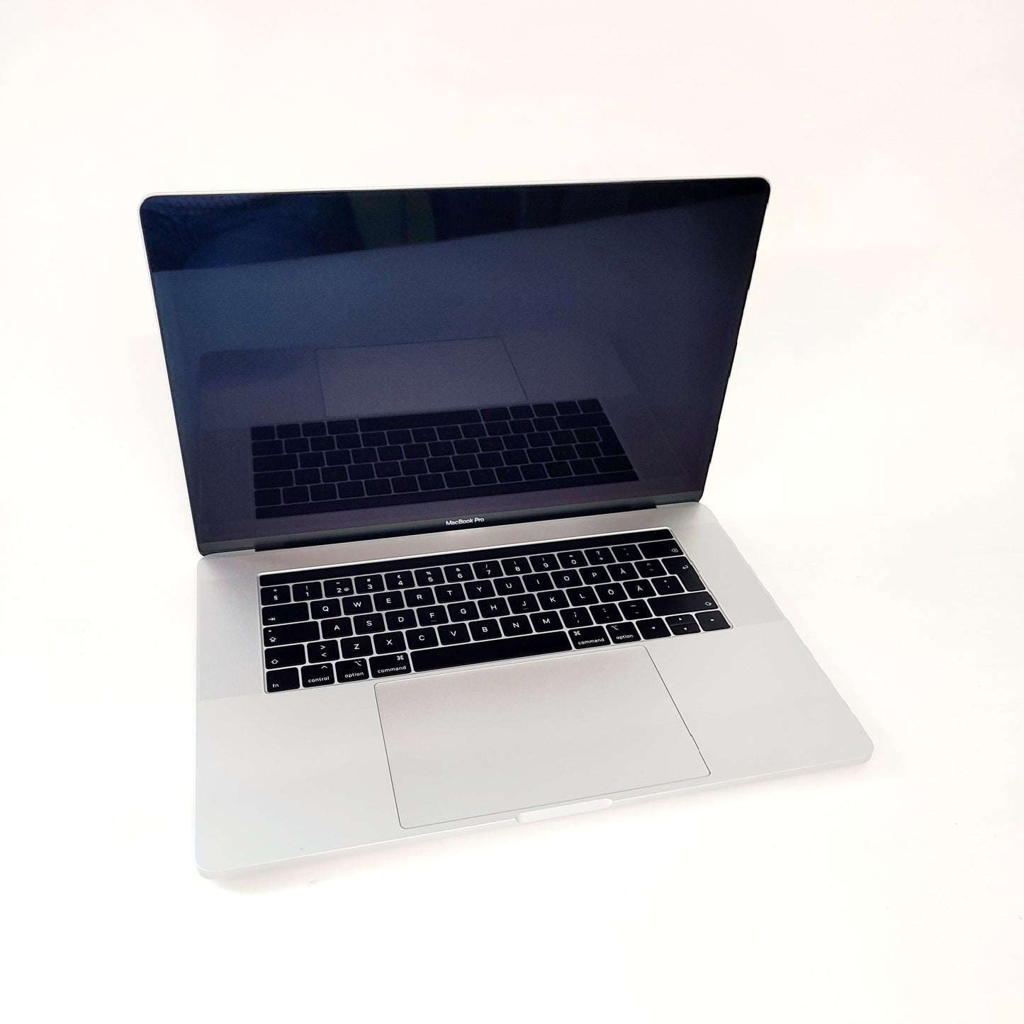 APPLE MacBook Pro A1990 (2019) Серебристый/i7-9750H/16ГБ/256ГБ SSD/AMD/15.4'' Retina/ID: 26633