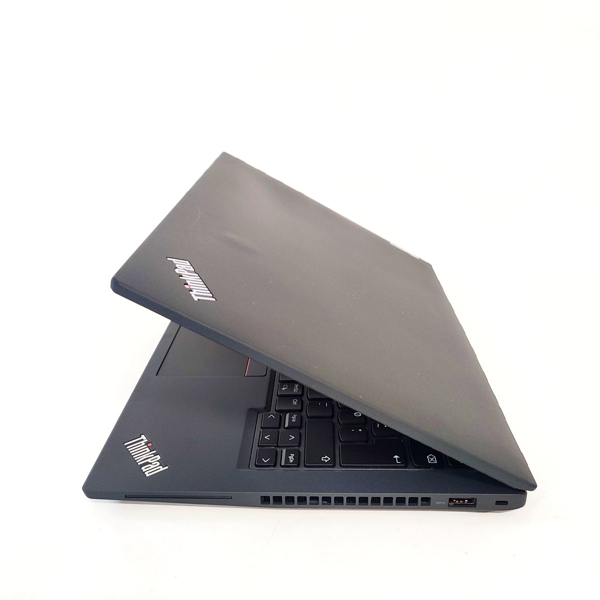 LENOVO ThinkPad T14 Gen4/Ryzen 7-7840U/16GB/256GB SSD/AMD/14″ FHD/ID: 30411