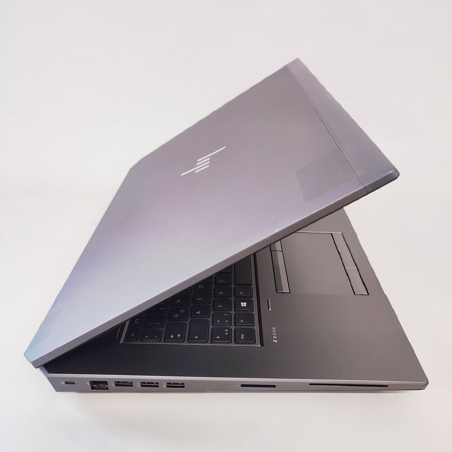 HP ZBook 17 G5/i7-8850H/16GB/256GB SSD/NVIDIA Quadro P1000/17.3″ HD+/ID: 28463