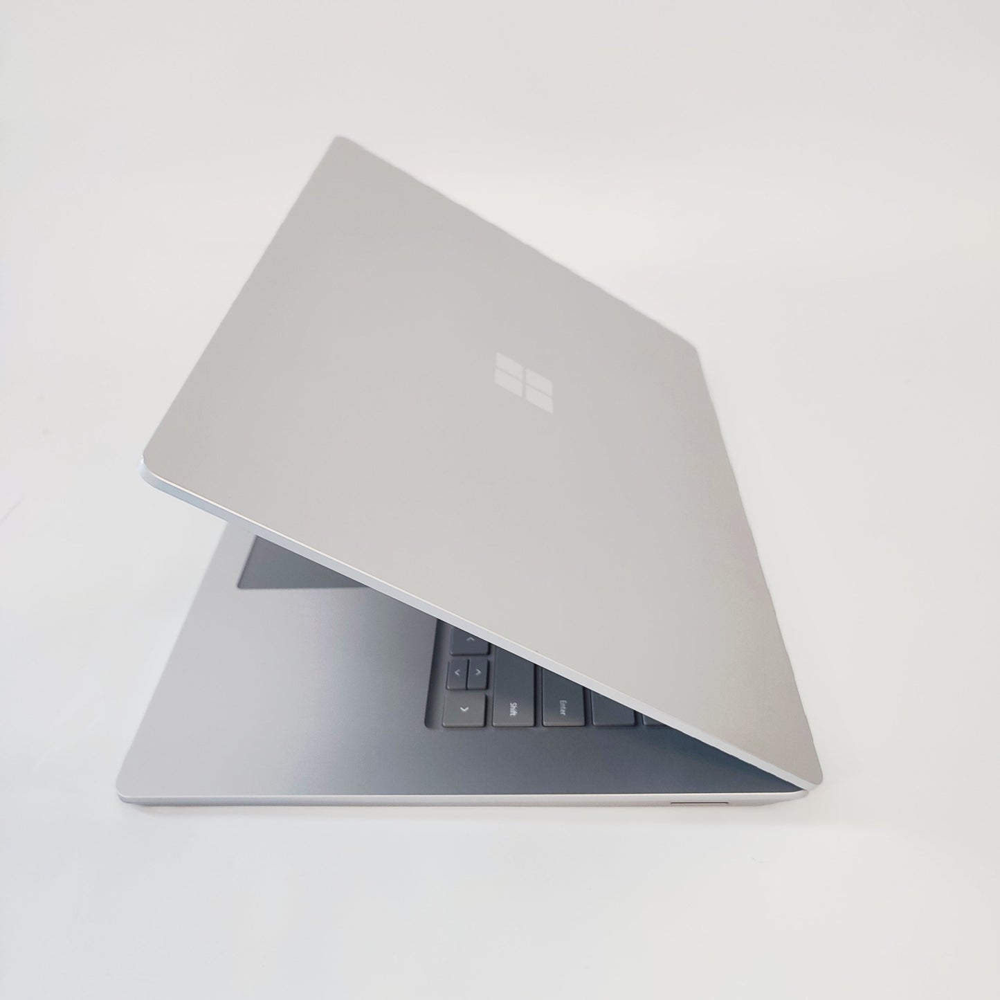 Microsoft Surface Laptop 5/i7-1255U/8GB/256GB SSD/Intel HD Graphics/15″ QHD (2K)/ID: 18807