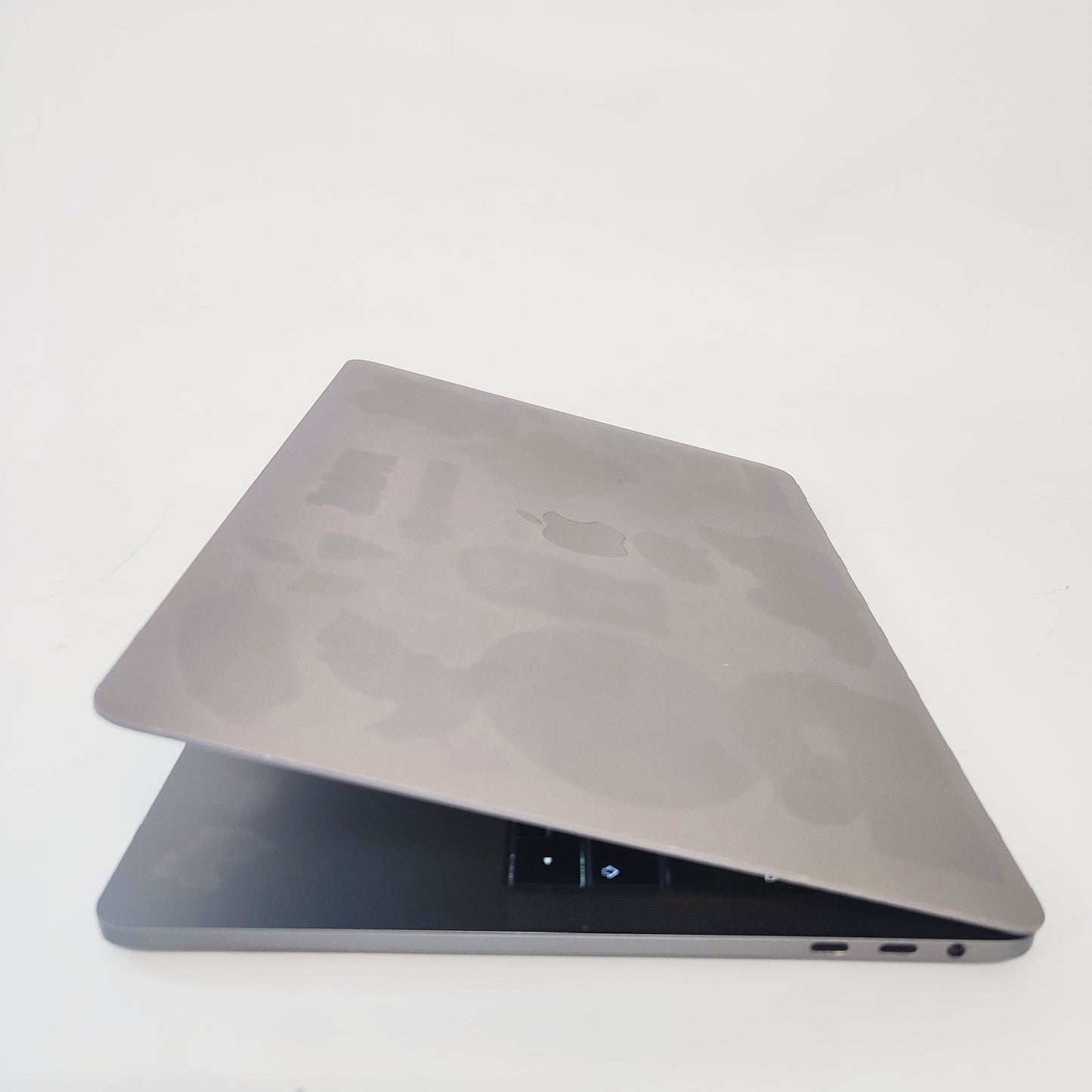 APPLE MacBook Pro A1989 (2018) Space Gray/i5-8259U/16GB/256GB SSD/Intel HD Graphics/13.3″ Retina/ID: 20434