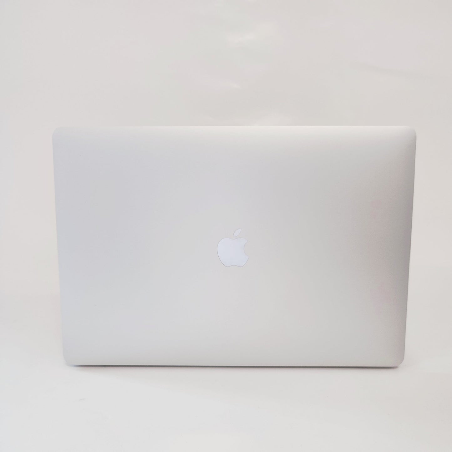 APPLE MacBook Pro A1990 (2019) Серебристый/i7-9750H/16ГБ/256ГБ SSD/AMD/15.4'' Retina/ID: 26633