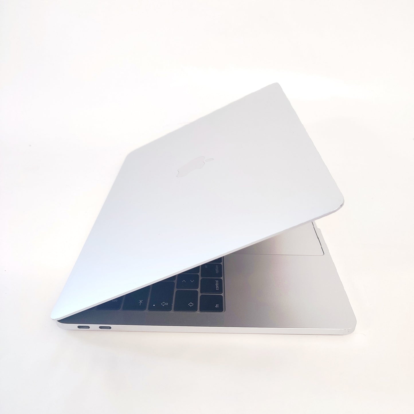 APPLE MacBook Pro A1708 (2016) Sudrabs/i5-6360U/8GB/256GB SSD/Intel Iris/13.3″ Retina/ID: 27941