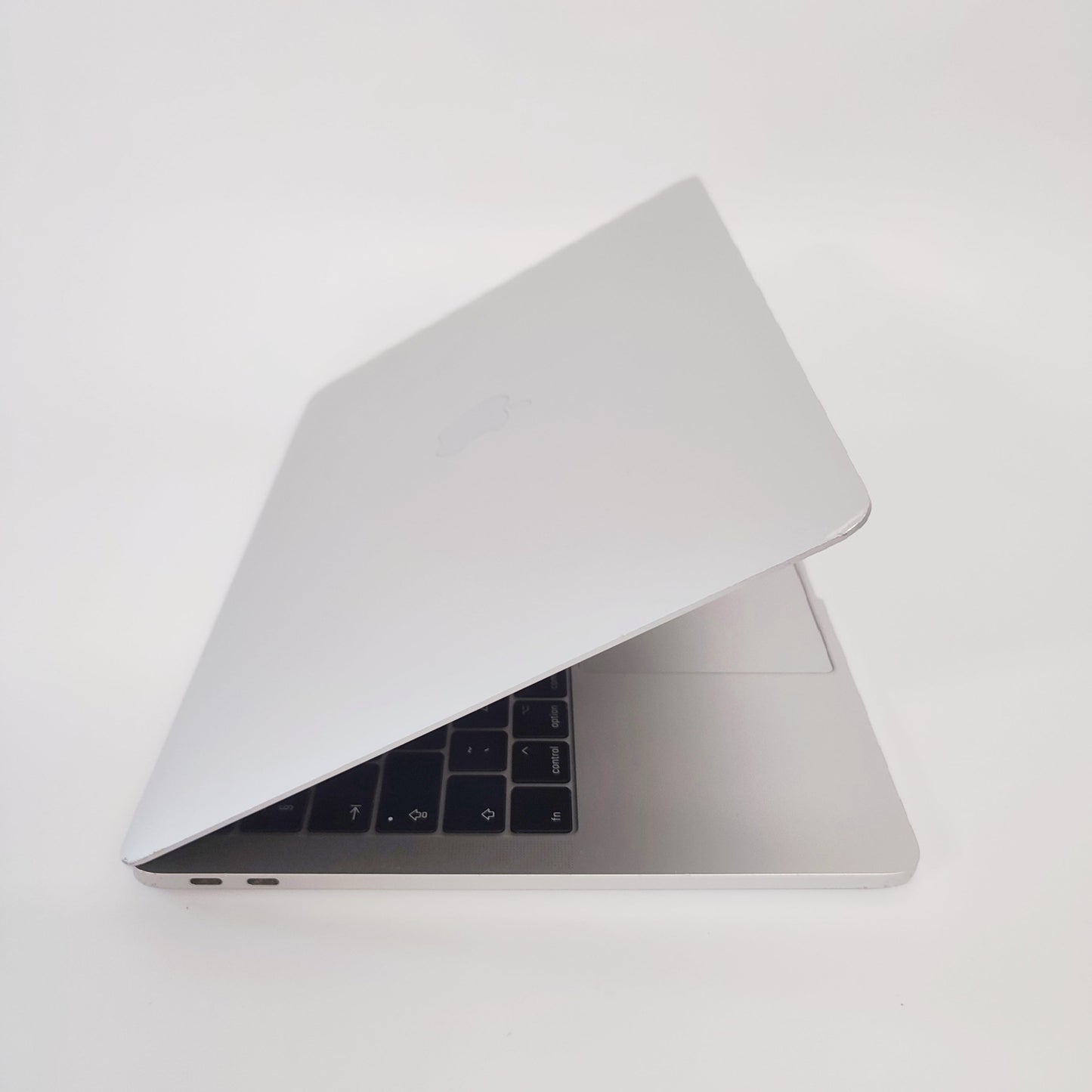 APPLE MacBook Pro A1708 (2016) sudrabs/i5-7360U/8GB/256GB SSD/Intel/13.3″ Retina/ID: 25341