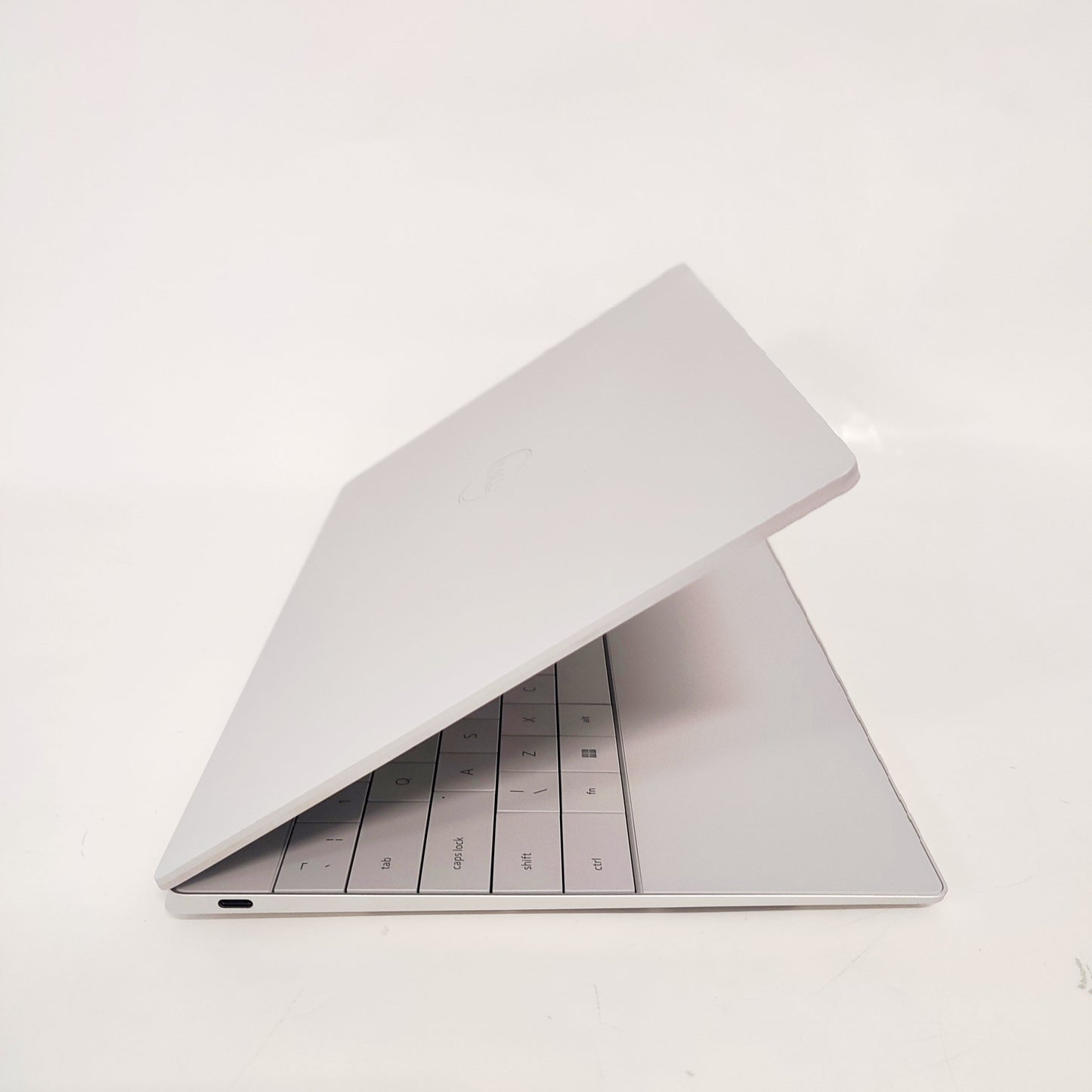 DELL XPS 9320/i7-1260P/16GB/500GB SSD/Intel Iris/13.3″ FHD+/ID: 30178