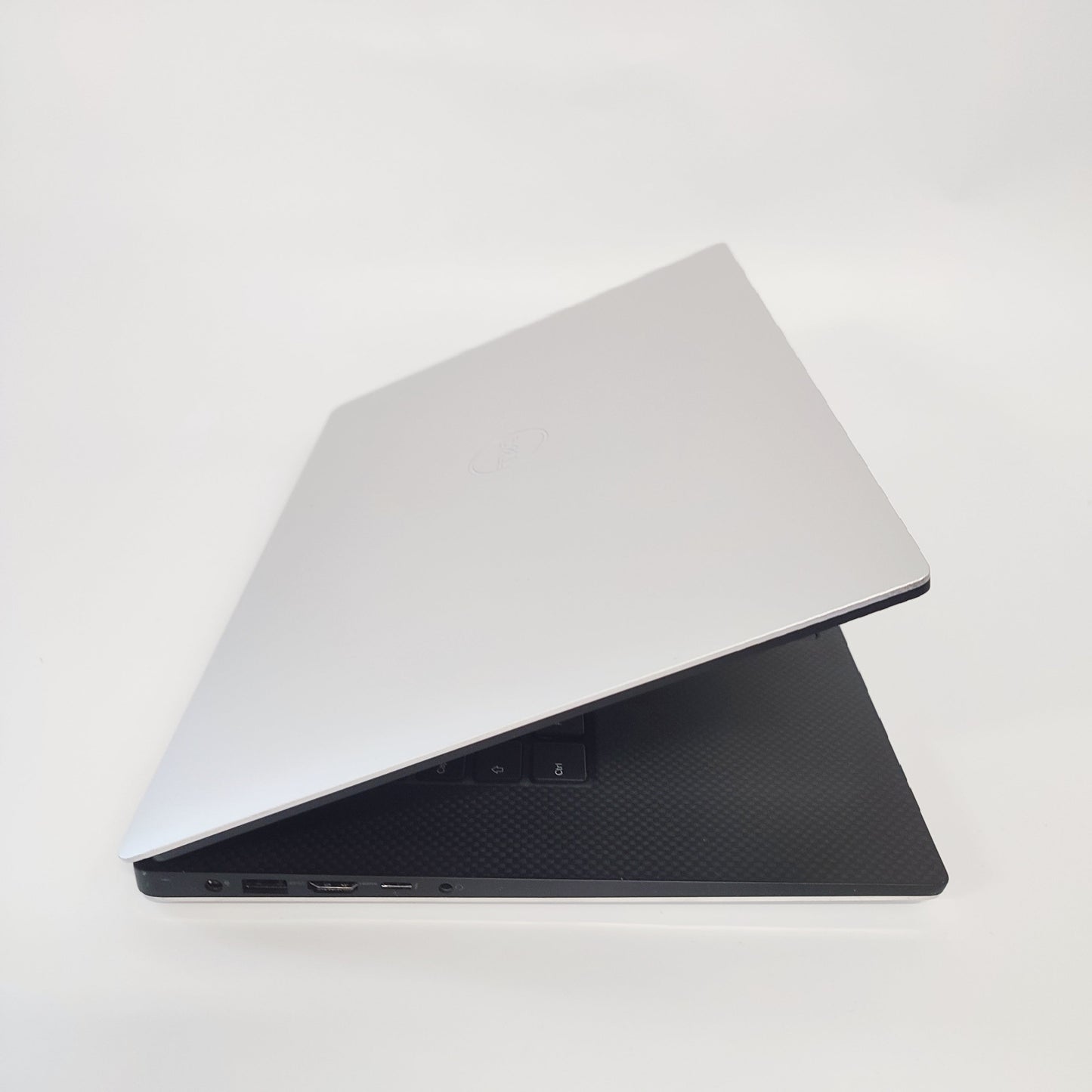 DELL XPS 15 9570/i5-8300H/16GB/256GB SSD/NVIDIA GeForce GTX 1050/15.6″ FHD/ID: 25475