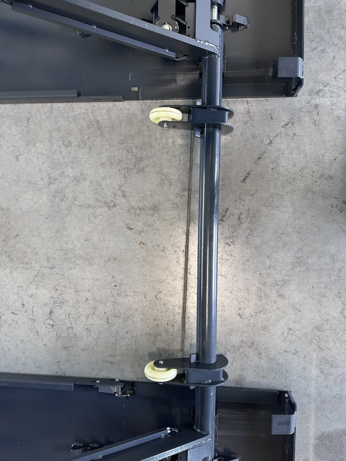 SM-3500E Mobile scissor lift with automatic locking