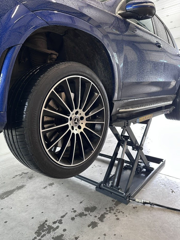 SM-3500E Mobile scissor lift with automatic locking