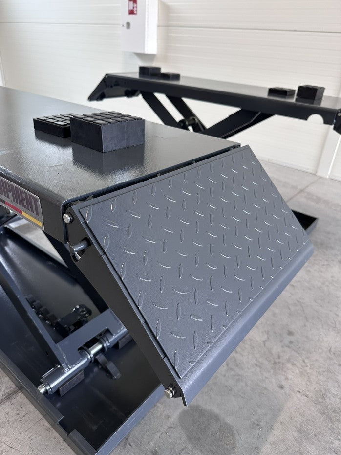 SM-3500E Mobile scissor lift with automatic locking