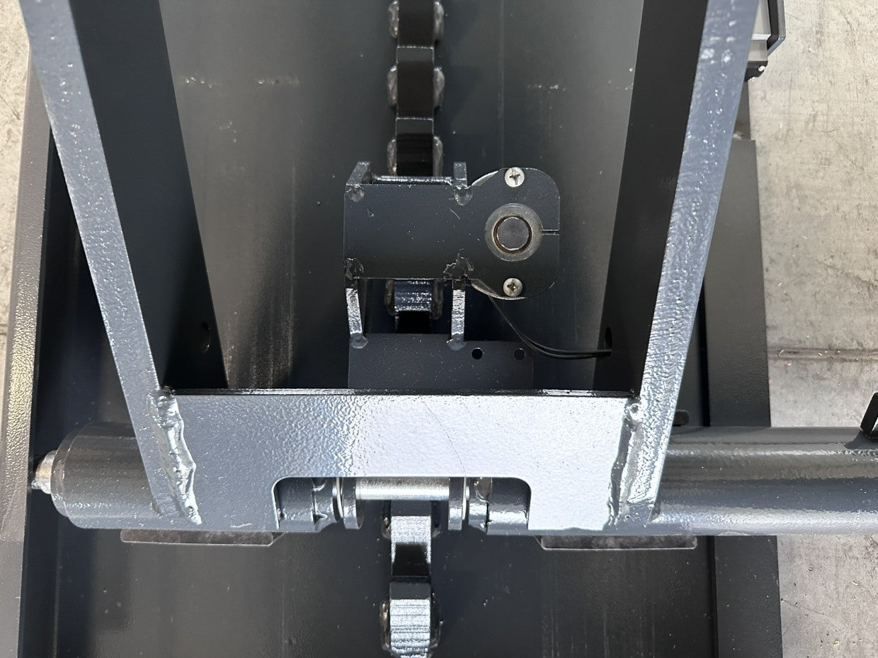 SM-3500E Mobile scissor lift with automatic locking