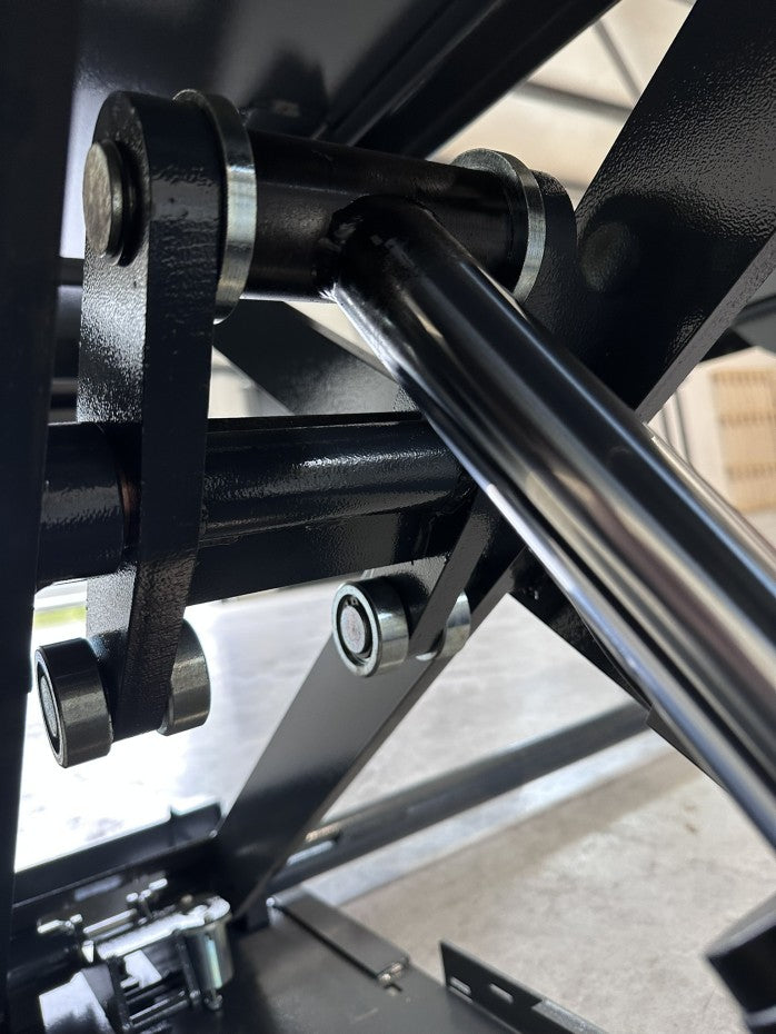 SM-3500E Mobile scissor lift with automatic locking