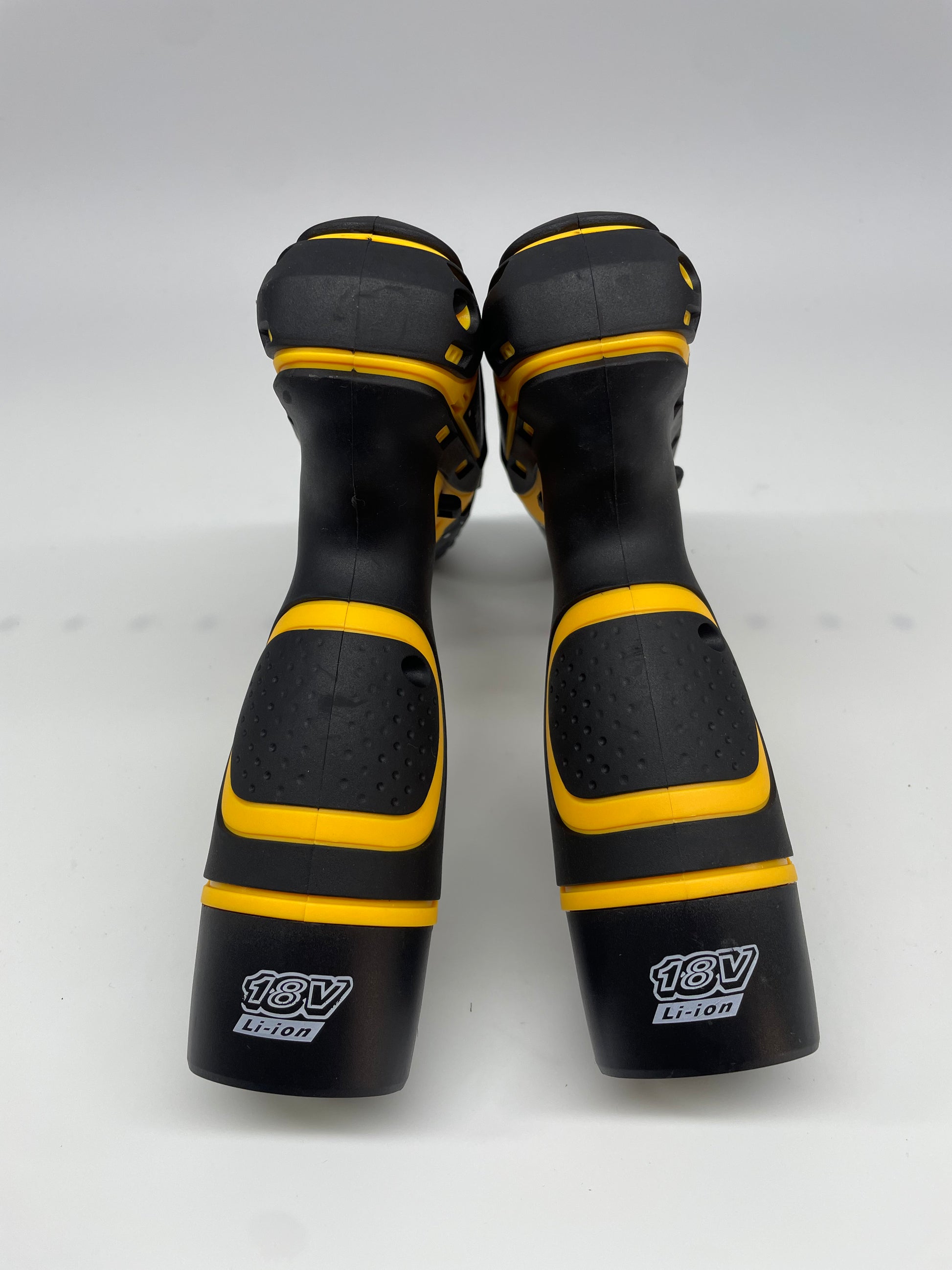 Black and yellow knee pads with '18V' branding on a white background